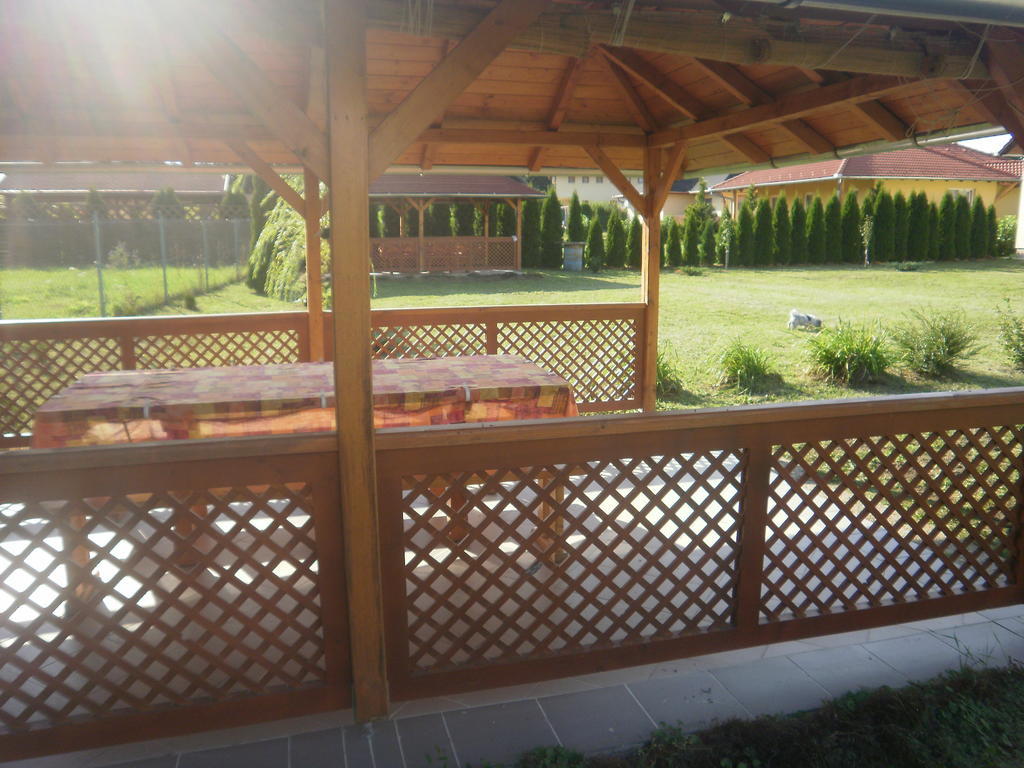 Zalakarosi Égerfa Nyaralóház Földszinti és Emeleti Apartman Exterior foto