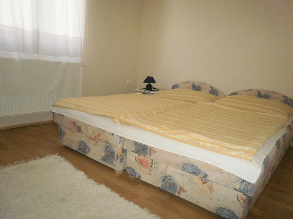 Zalakarosi Égerfa Nyaralóház Földszinti és Emeleti Apartman Habitación foto