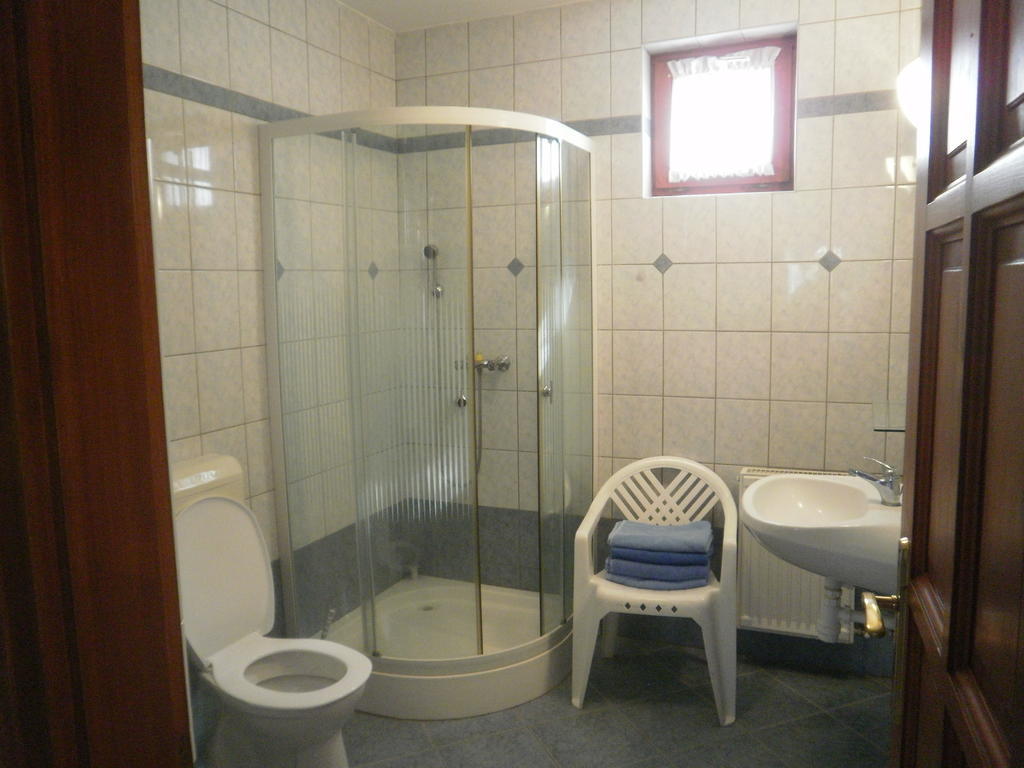 Zalakarosi Égerfa Nyaralóház Földszinti és Emeleti Apartman Habitación foto