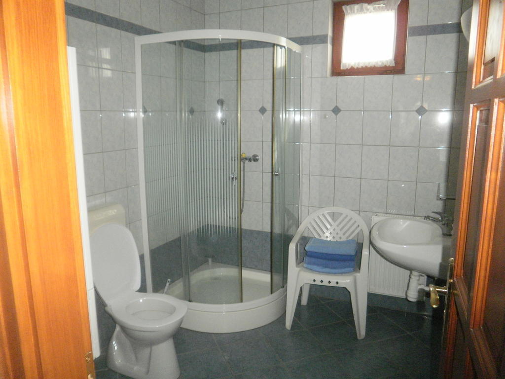 Zalakarosi Égerfa Nyaralóház Földszinti és Emeleti Apartman Habitación foto